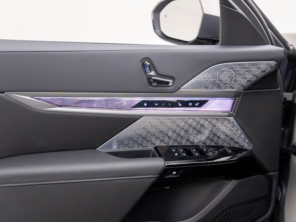 صورة مصغرة 14 لـ 2026 BMW 750E I XDRIVE