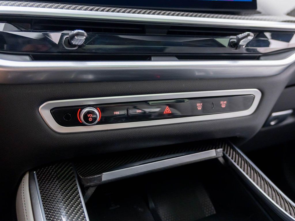 صورة مصغرة 30 لـ 2025 BMW X5 M60I