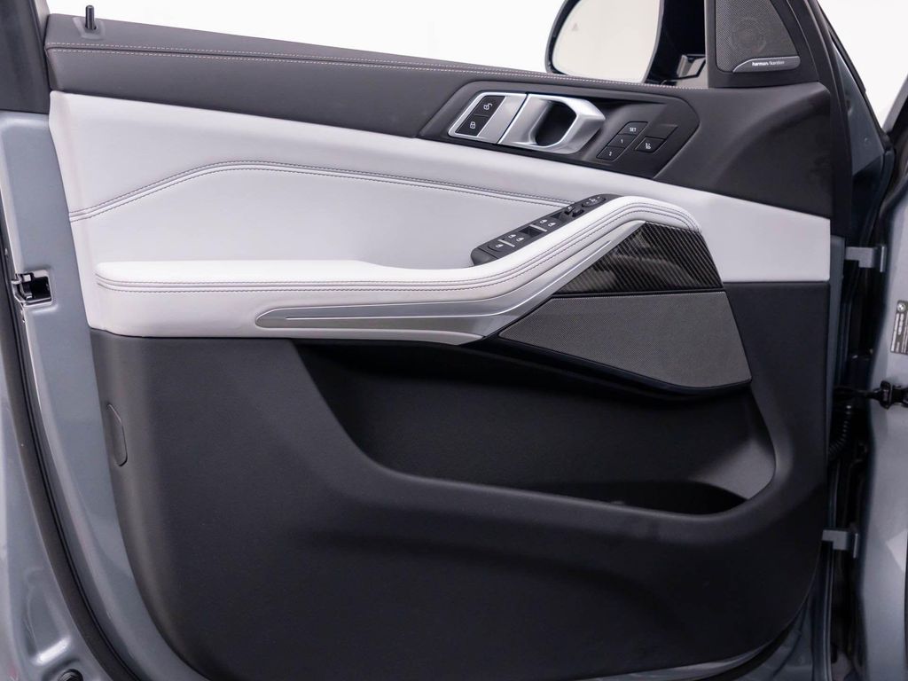صورة مصغرة 14 لـ 2025 BMW X5 M60I