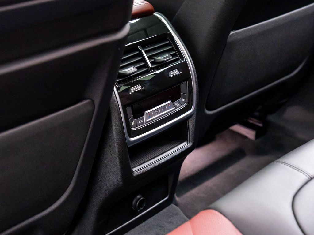2026 BMW X6 M60I — миниатюра 18
