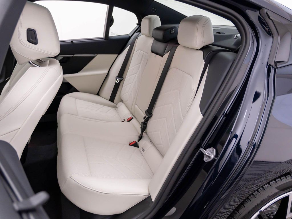 2027 BMW 550E 550E XDRIVE — миниатюра 17