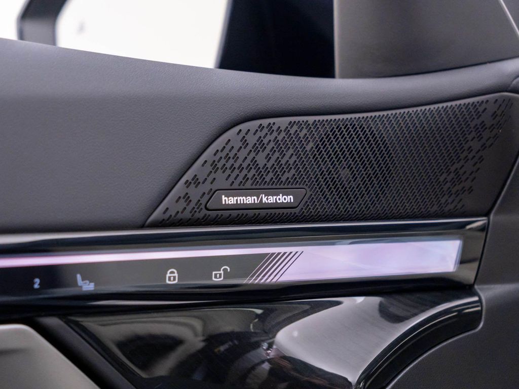 2027 BMW 550E 550E XDRIVE — миниатюра 14