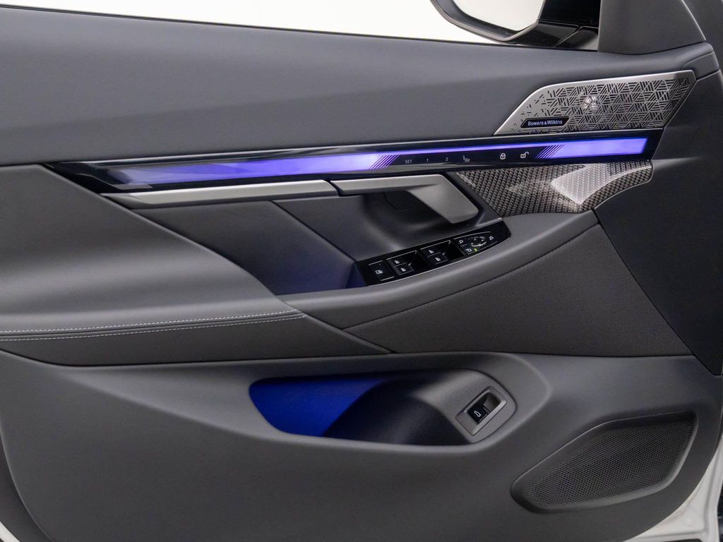 صورة مصغرة 14 لـ 2026 BMW M5 BASE