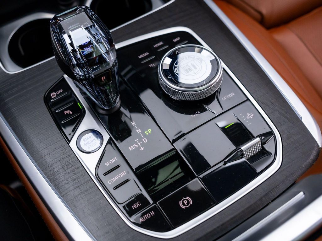 2024 BMW ALPINA XB7 — миниатюра 32