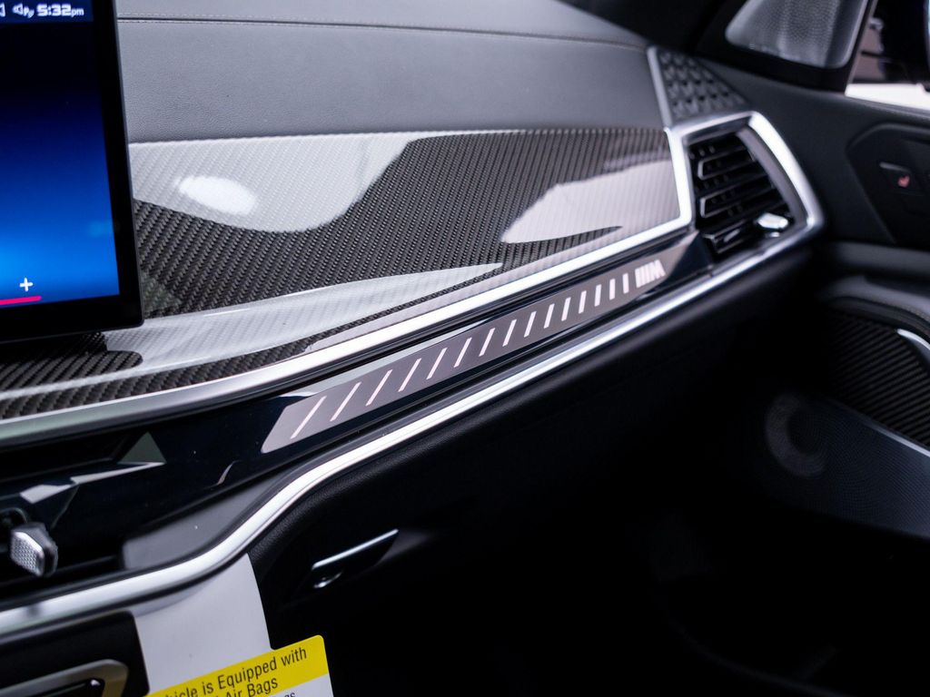 صورة مصغرة 32 لـ 2027 BMW X7 M60I