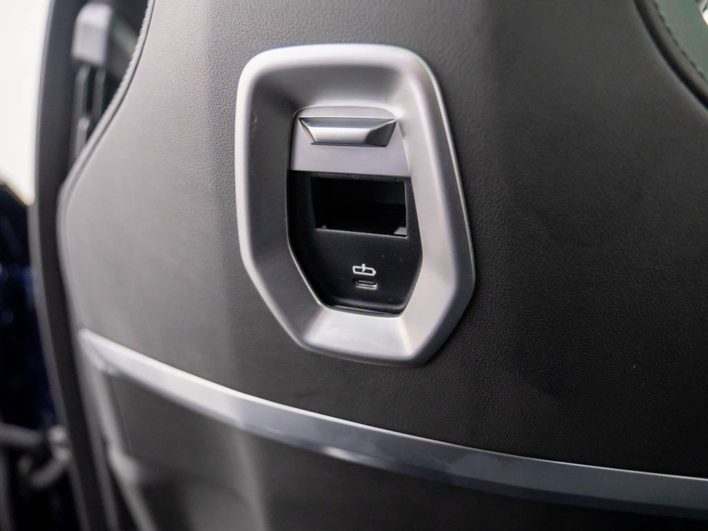 2026 BMW 750E I XDRIVE — миниатюра 21