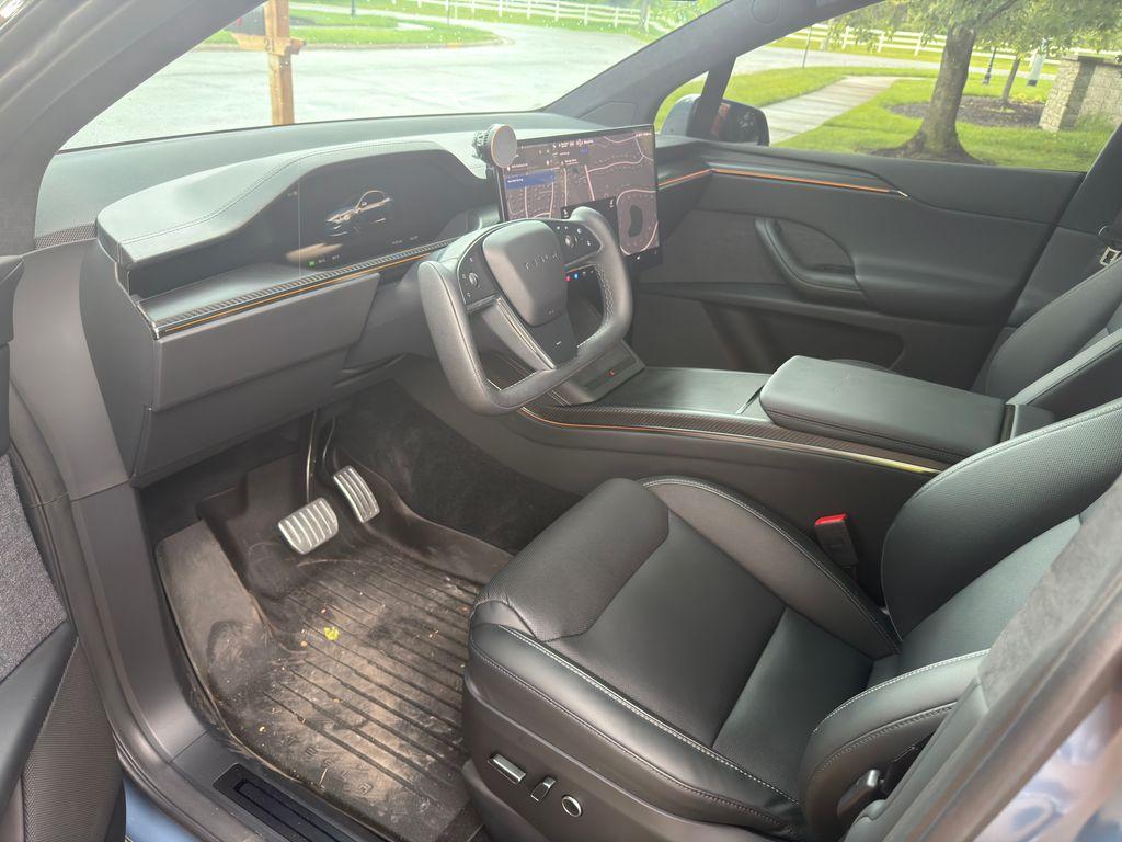 TESLA MODEL X PLAID - 10