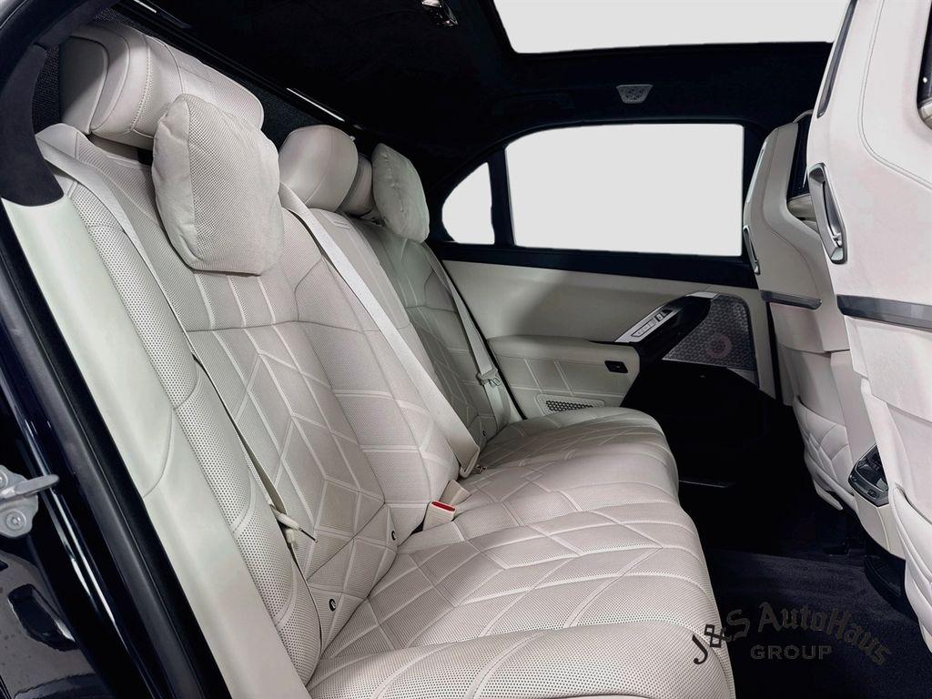 صورة مصغرة 35 لـ 2023 BMW I7 XDRIVE60