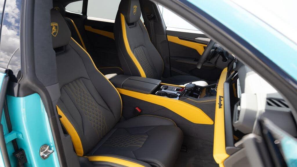 صورة 8 لـ 2025 Lamborghini URUS SE