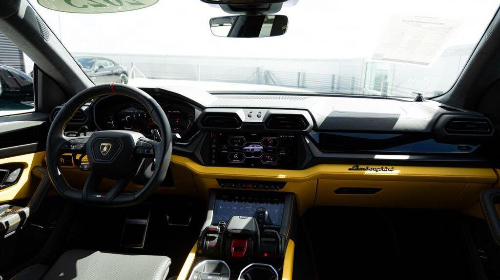 صورة 10 لـ 2025 Lamborghini URUS SE