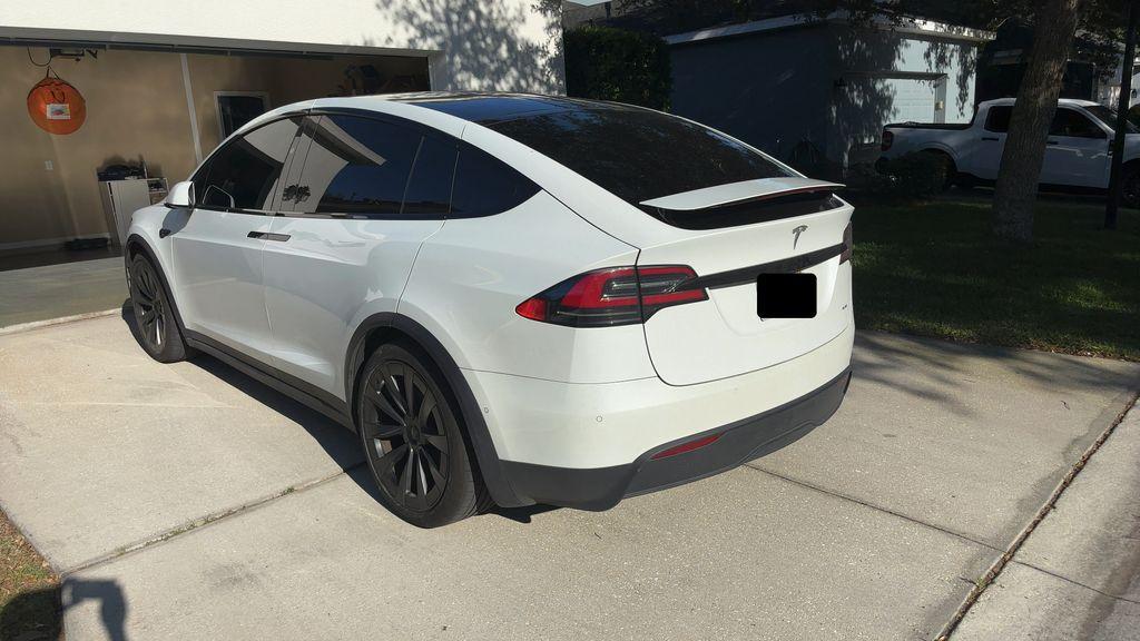 TESLA MODEL X PLAID - 8