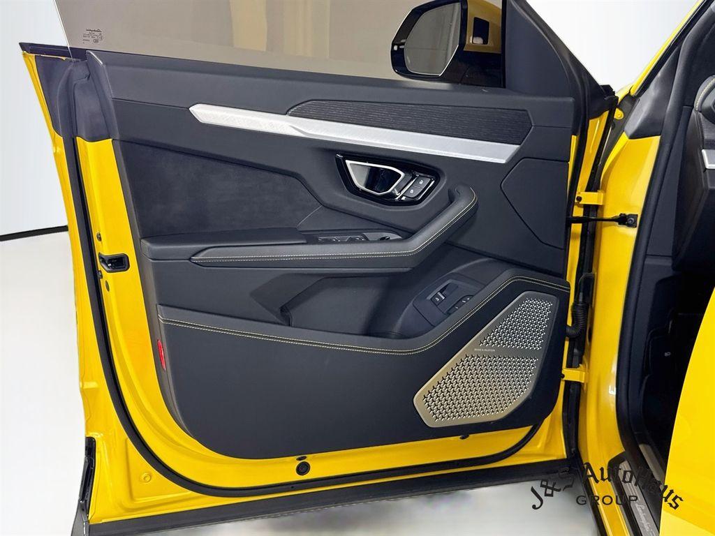 2021 Lamborghini URUS BASE 缩略图 23