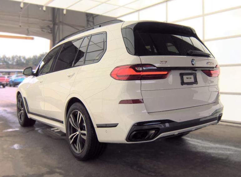 صورة 4 لـ 2022 BMW X7 M50I