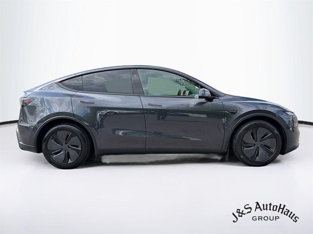 TESLA MODEL Y LONG RANGE - 8
