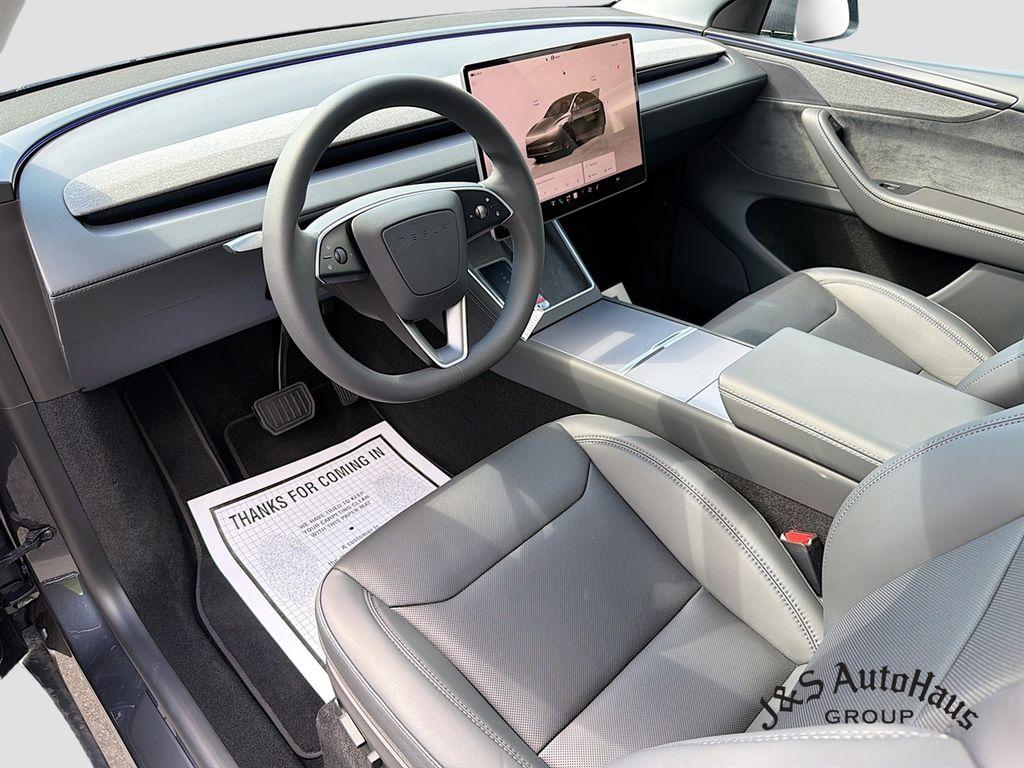 TESLA MODEL Y LONG RANGE - 9