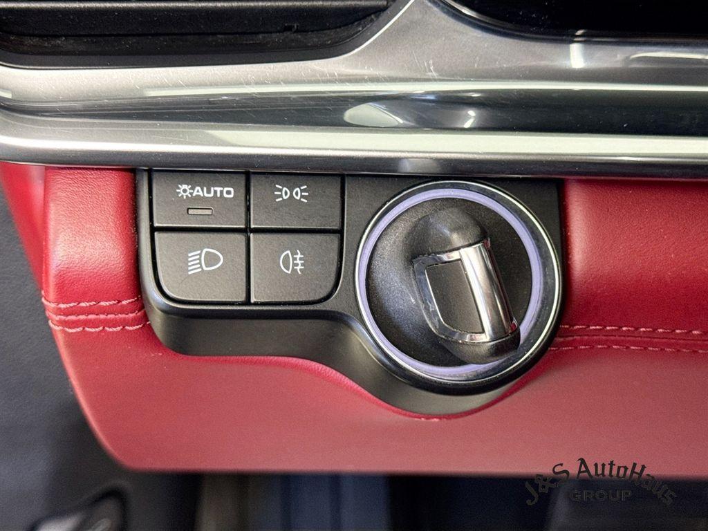 صورة 10 لـ 2023 Porsche PANAMERA 4