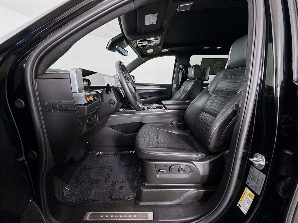 صورة 2 لـ 2025 Cadillac ESCALADE ESV V-SERIES