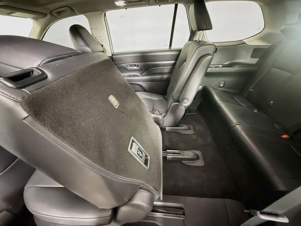 2024 Toyota GRAND HIGHLANDER LIMITED 照片 28
