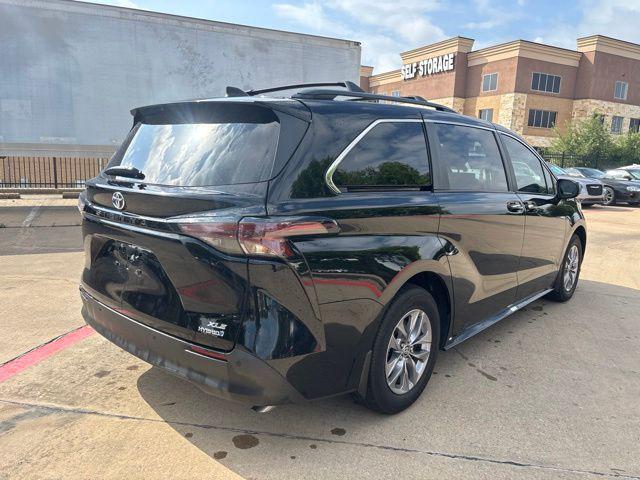 2024 TOYOTA SIENNA XLE photo 5