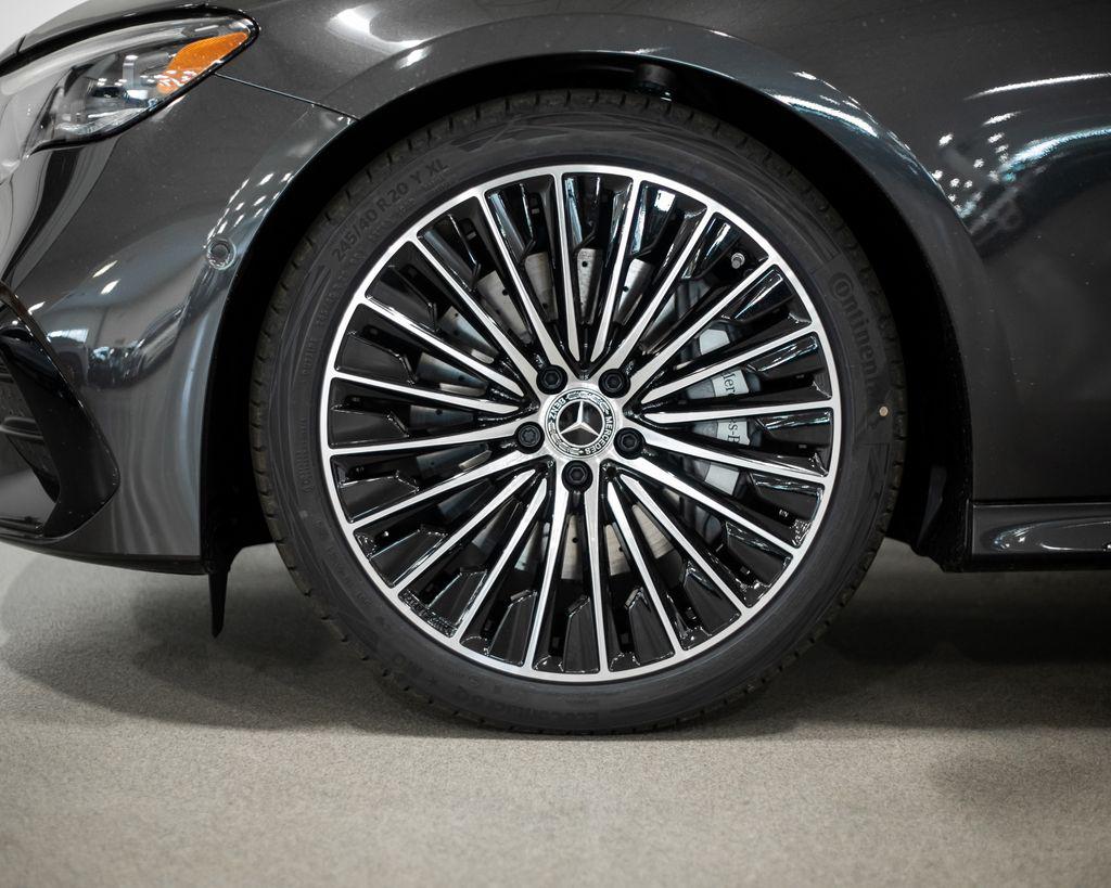MERCEDES-BENZ E-CLASS - 4