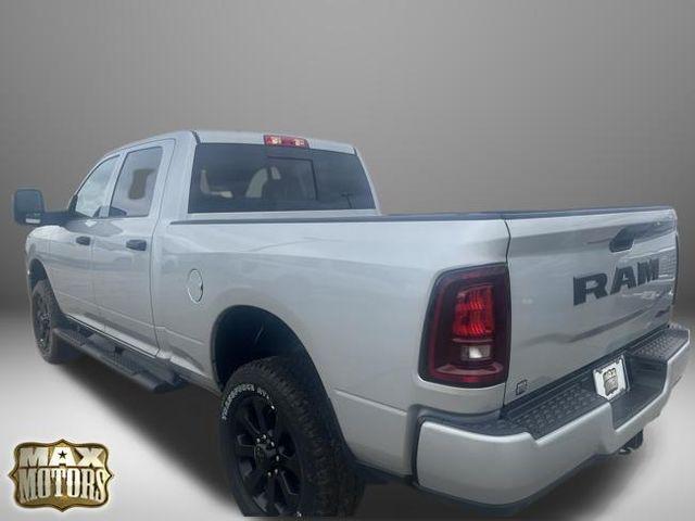 صورة 5 لـ 2026 RAM 2500 BLACK EXPRESS CREW CAB 4X4 6'4' BOX