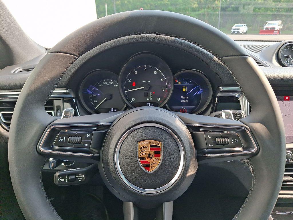 2026 Porsche MACAN — миниатюра 22