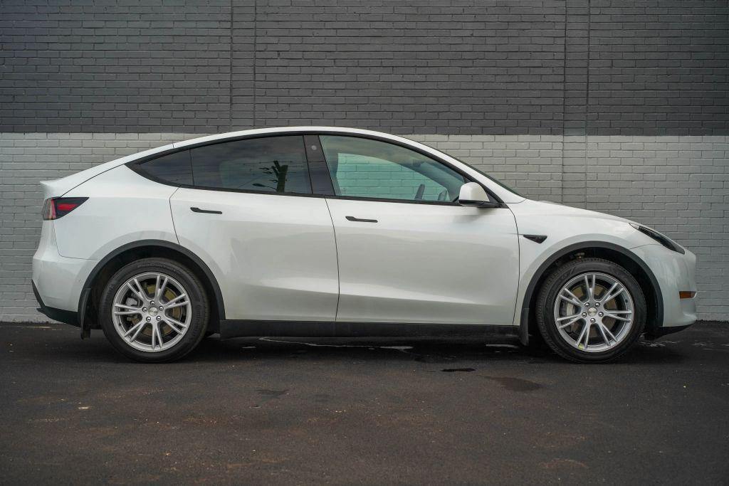 2022 Tesla MODEL Y LONG RANGE DUAL MOTOR ALL-WHEEL DRIVE — фото 4