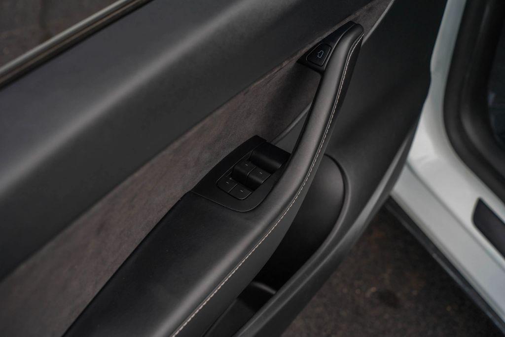 2022 Tesla MODEL Y LONG RANGE DUAL MOTOR ALL-WHEEL DRIVE — фото 10
