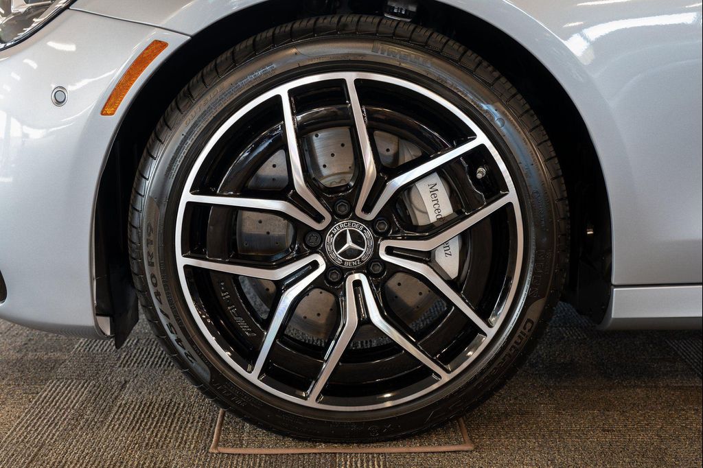 MERCEDES-BENZ E-CLASS - 6