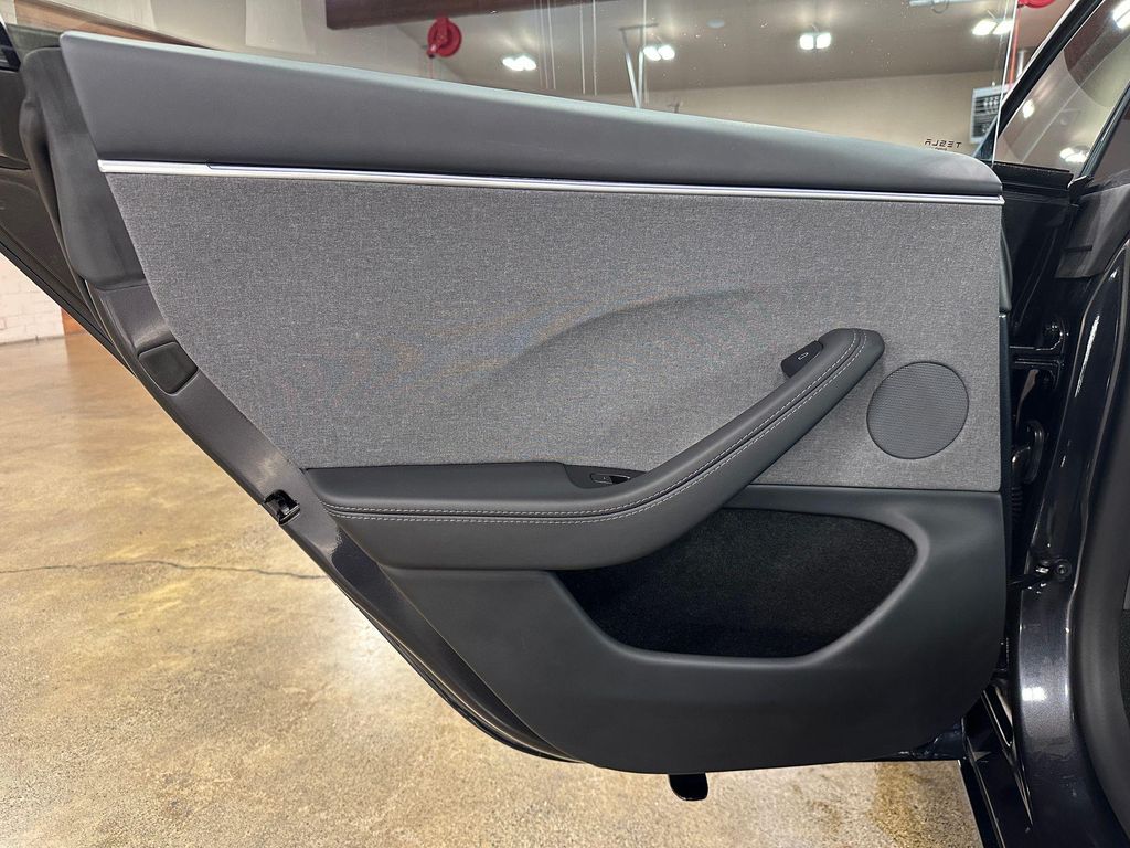 2025 Tesla MODEL 3 LONG RANGE 缩略图 29