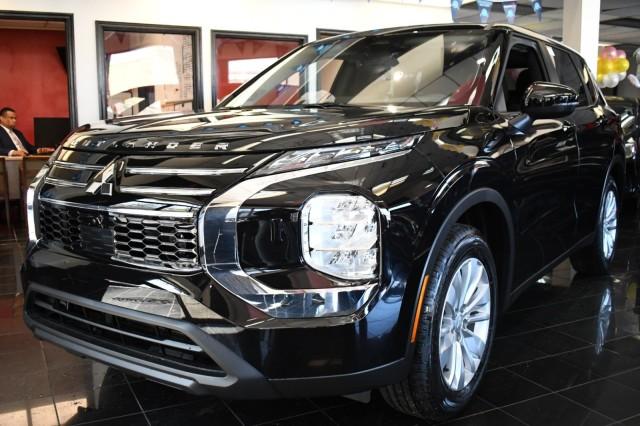 New 2026 Mitsubishi Outlander ES