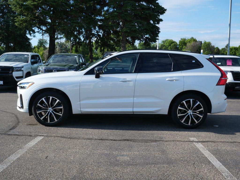 2025 Volvo XC60 B5 PLUS photo 2