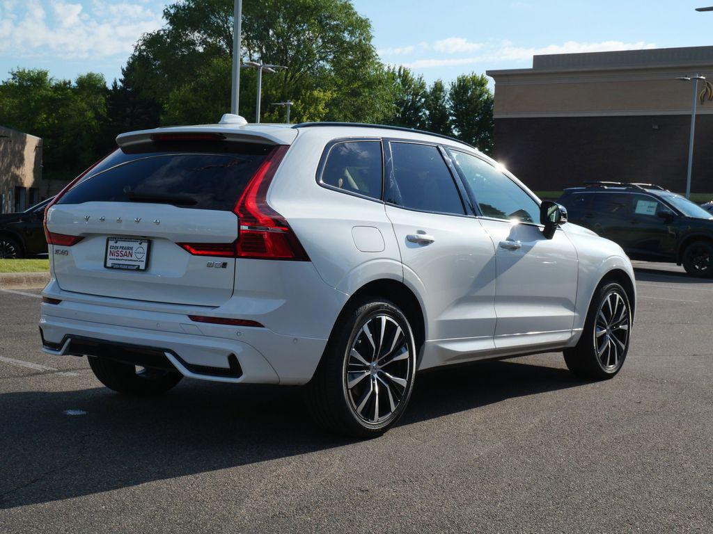 2025 Volvo XC60 B5 PLUS photo 4