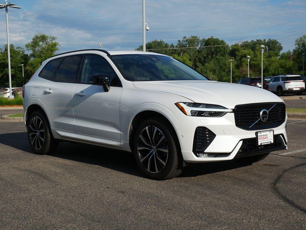2025 Volvo XC60 B5 PLUS photo 6