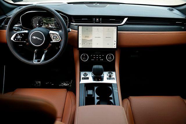 صورة مصغرة 32 لـ 2026 Jaguar F-PACE P250 R-DYNAMIC S