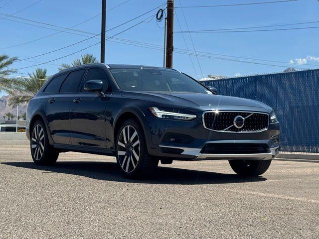 New 2025 Volvo V90 Cross Country B6 Ultra