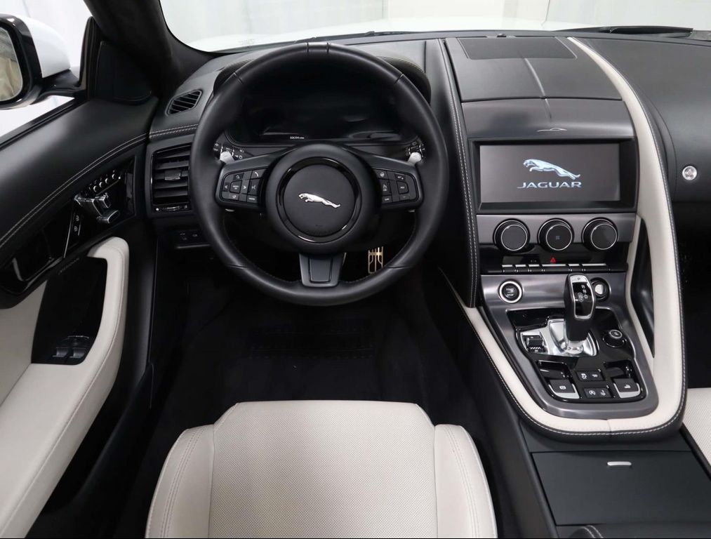 صورة مصغرة 20 لـ 2024 Jaguar F-TYPE P450 75 AWD AUTOMATIC