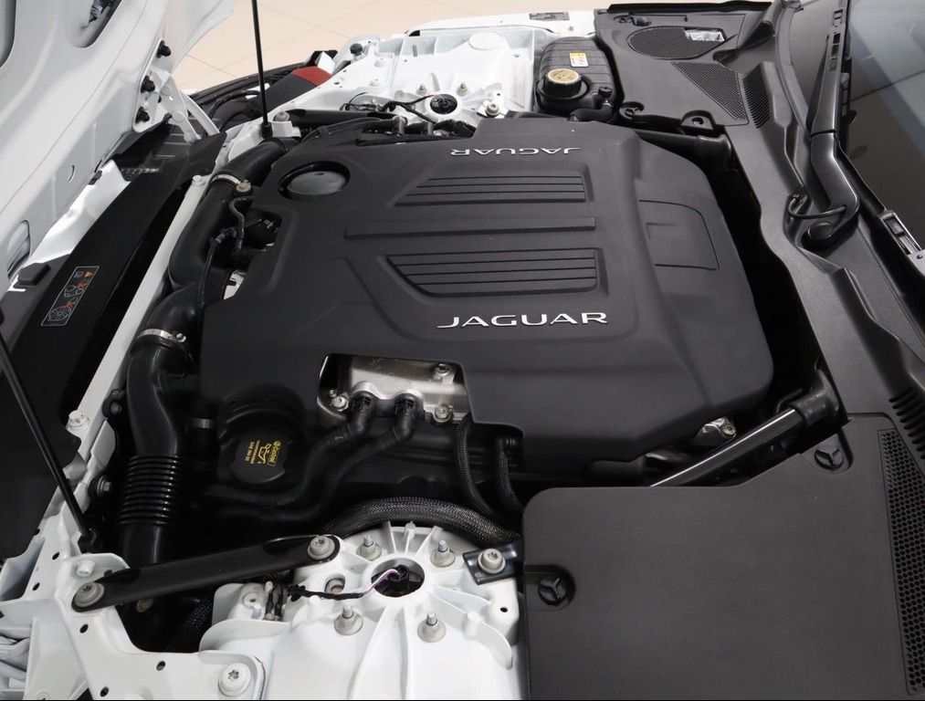 صورة مصغرة 11 لـ 2024 Jaguar F-TYPE P450 75 AWD AUTOMATIC