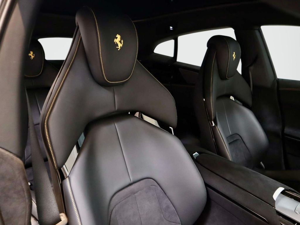 صورة مصغرة 19 لـ 2024 Ferrari PUROSANGUE AWD