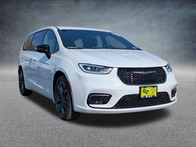 New 2026 Chrysler Pacifica L