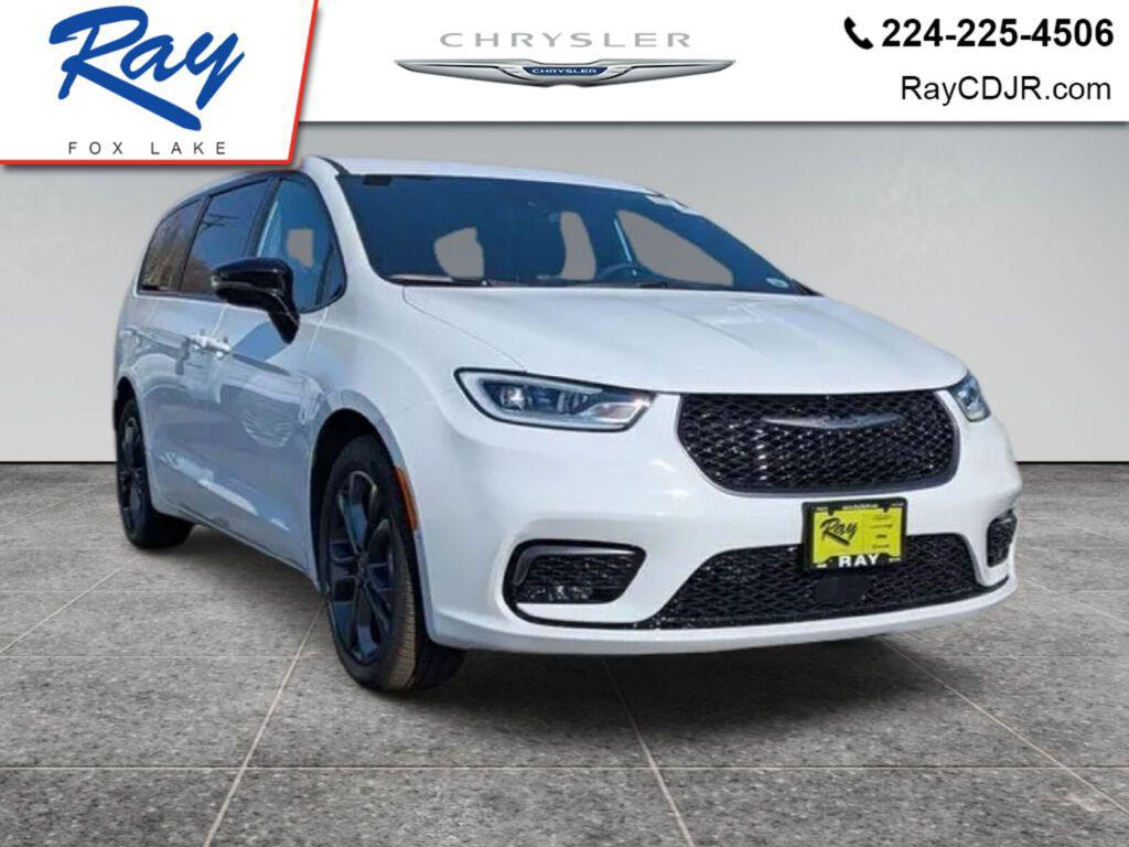 New 2026 Chrysler Pacifica L