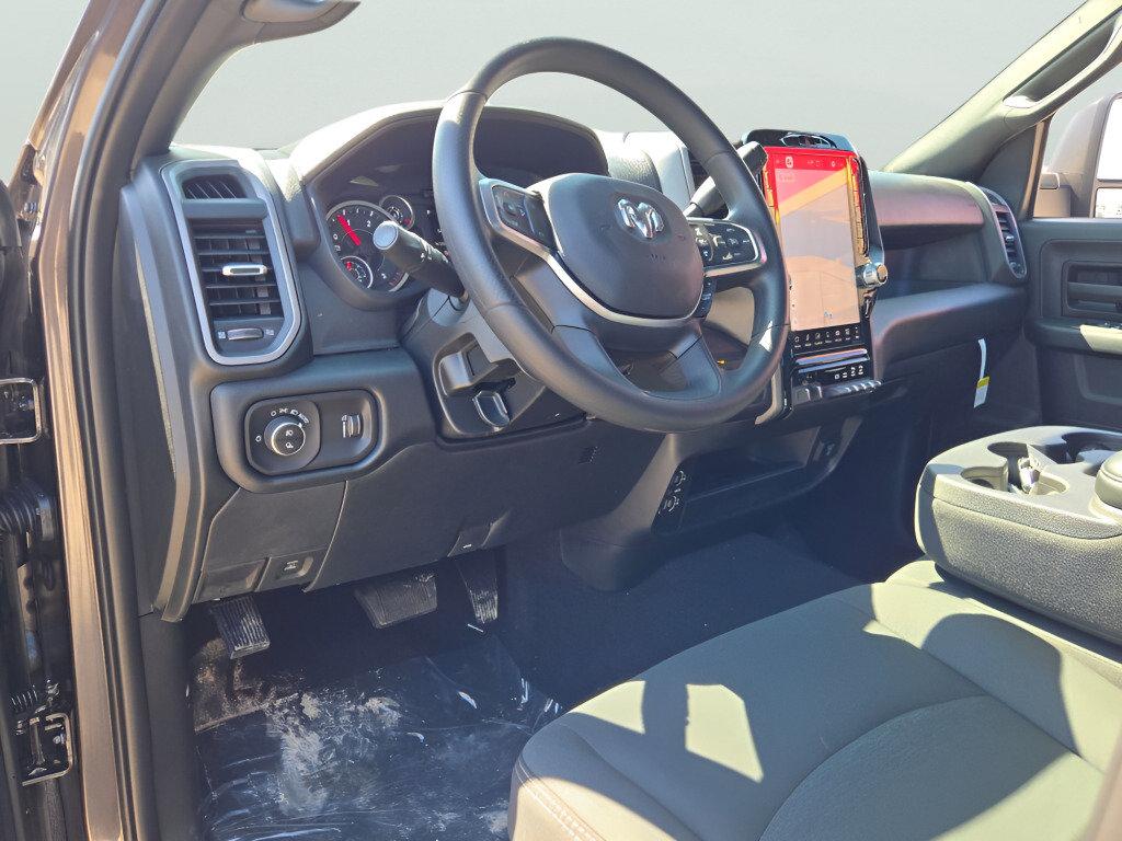 2026 RAM 3500 TRADESMAN CREW CAB 4X4 8' BOX — миниатюра 23