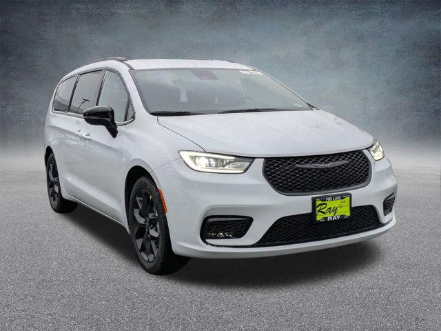 New 2026 Chrysler Pacifica L