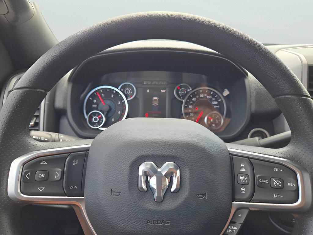 2026 RAM 3500 TRADESMAN CREW CAB 4X4 8' BOX — миниатюра 32