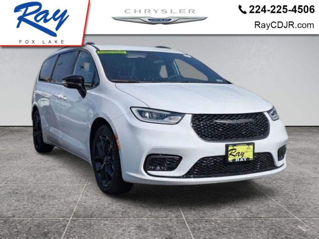 New 2026 Chrysler Pacifica L