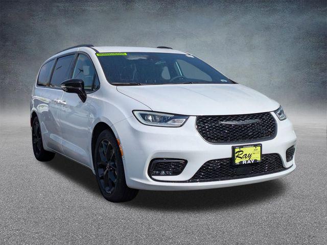 New 2026 Chrysler Pacifica L