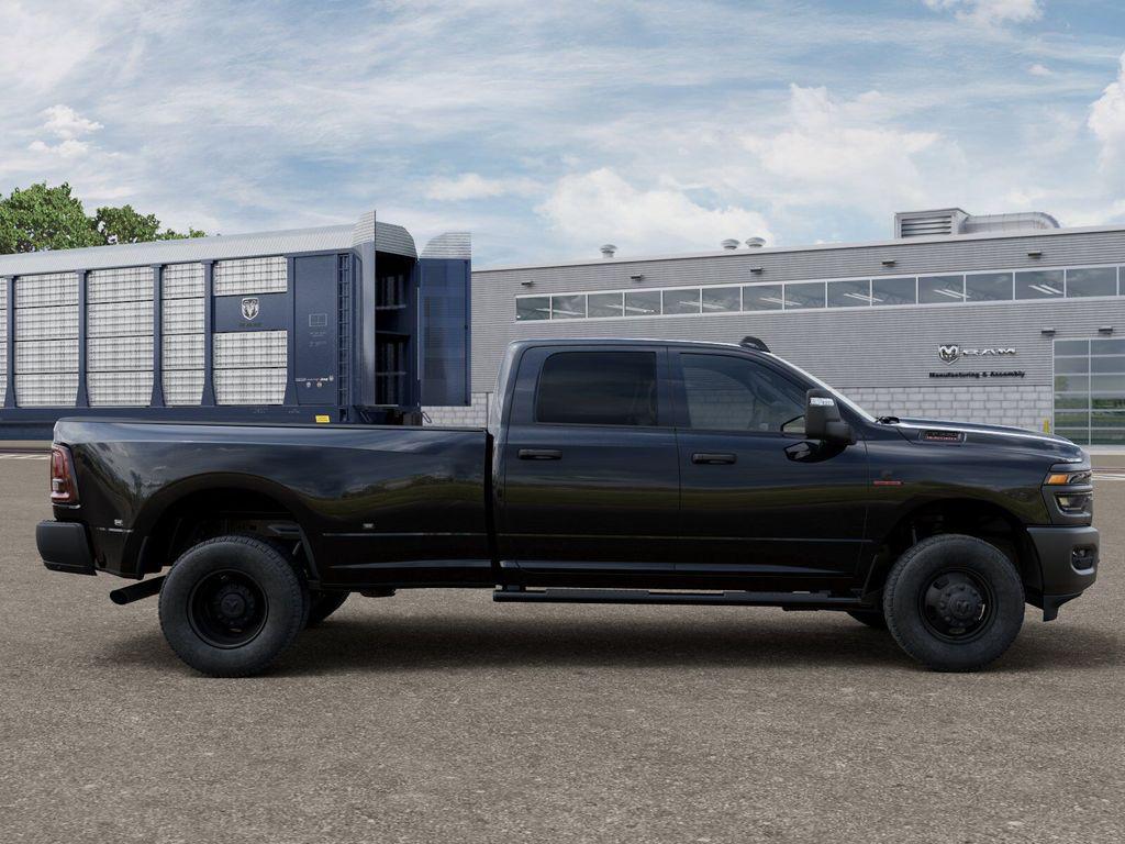 صورة مصغرة 12 لـ 2026 RAM 3500 TRADESMAN CREW CAB 4X4 8' BOX