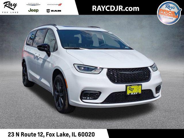 New 2026 Chrysler Pacifica Limited