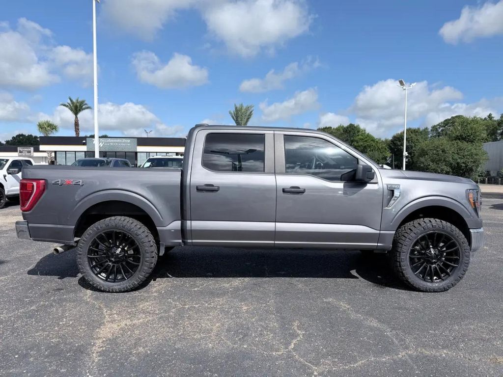 2023 FORD F-150 XLT photo 10