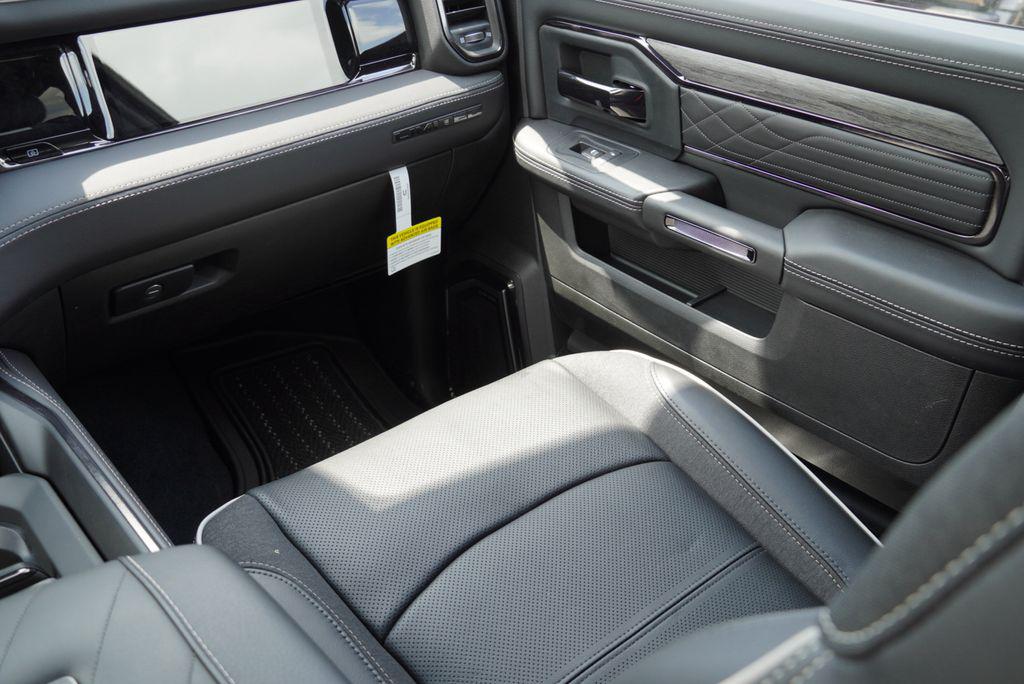 2026 RAM 3500 LIMITED MEGA CAB 4X4 6'4' BOX — миниатюра 16